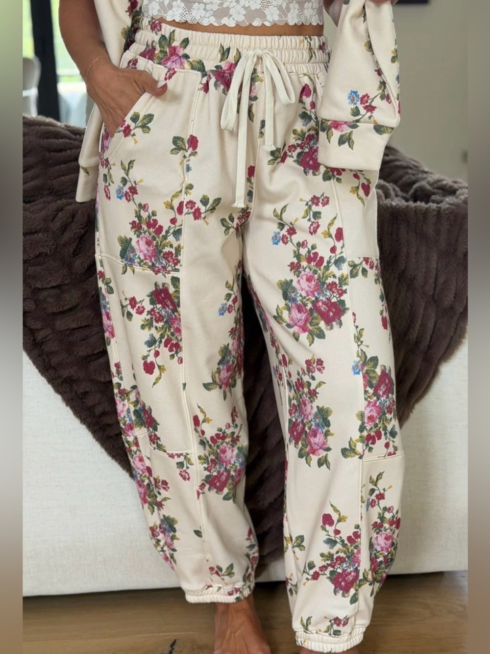 New Veveret Flower Shop Joggers Floral Cream Drawstring Jogger Pants Size M